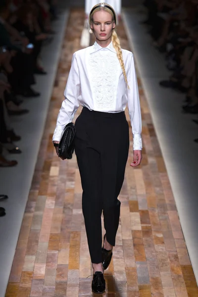 Look 17